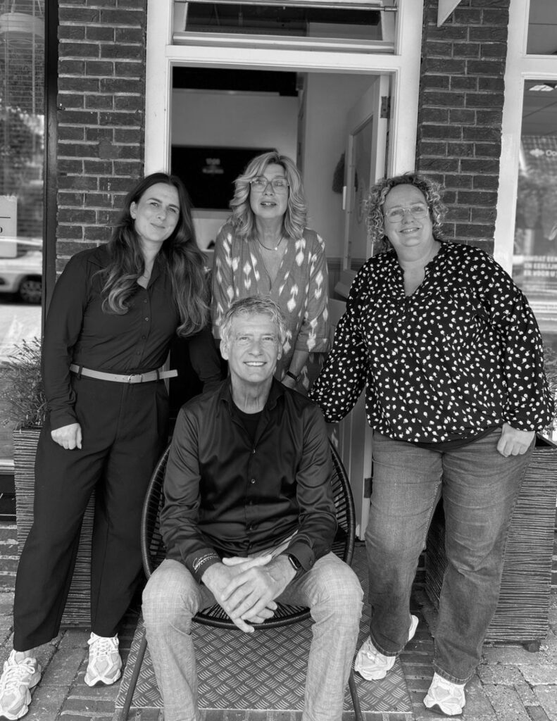 Het team van Kapsalon Gerard Beentjes voor de salon